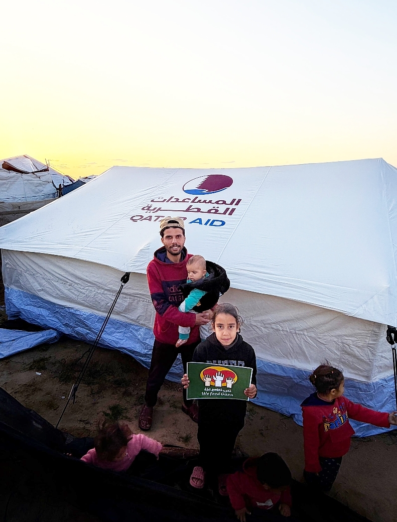 wefeedgaza's tweet photo. 𝘈𝘩𝘮𝘦𝘥’𝘴 𝘍𝘢𝘮𝘪𝘭𝘺 💝

Our team successfully distributed fruits, vegetables, diapers, baby milk, warm blanket, and a 20' x 13' tent for Ahmed, age 35, and his family in Abu Samaha Camp, Central Gaza.

For more efforts like this support us today!
🔗 https://t.co/mXVlzT8IW3 https://t.co/wOdYVWzw99