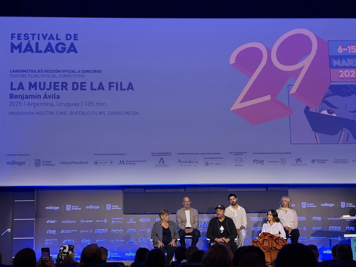 La mujer de la fila en <a href="/FestivaldeMalag/">Festival de Malaga</a> Te recuerda que la vida cambia en un instante y te acerca q una realidad que pensabas nunca iba a tocarte #29FestivalMálaga