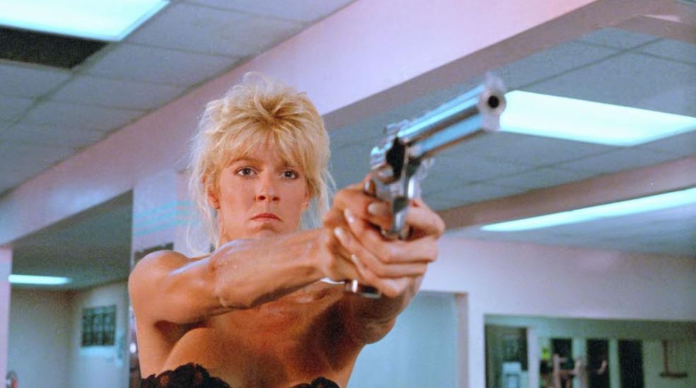 FilmsQuirky's tweet image. #Guns (1990)  
After a failed assassination attempt on her partner, DEA agent Donna Hamilton discovers that the crime lord responsible for her father's death is coming after her and her associates.
#GirlsWithGuns  #DonaSpeir  #FilmX  📽️🎬