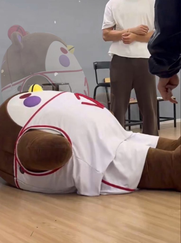 phichapun's tweet photo. Me :

 #OnlyFriendsDreamOnEP3 https://t.co/nQe54I0tcW