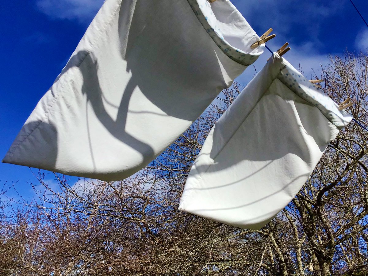cloudymamma's tweet image. Fresh linen Friday… the joys of a sunny breezy day! 🧺☀️💨

Inverness 

#LoveUkWeather #Laundry