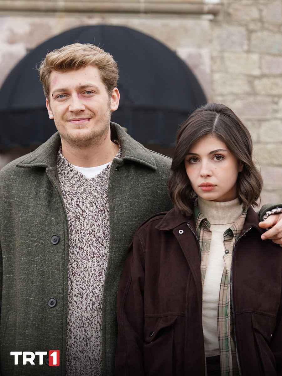 Yüzleşme öncesi... 💚📸 

SON 3 SAAT!

#TaşacakBuDeniz yeni bölümüyle bu akşam 20.00’de <a href="/trt1/">TRT 1</a>’de!