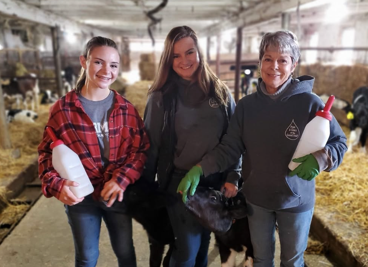 Dairy farms aren’t just businesses—they’re homes, traditions, and generations of care for the land and their animals. 👨‍👩‍👧‍👦🐄 With 95% of New York farms being family-owned, farm families pour their hearts into sustainably producing the milk and dairy products that nourish our