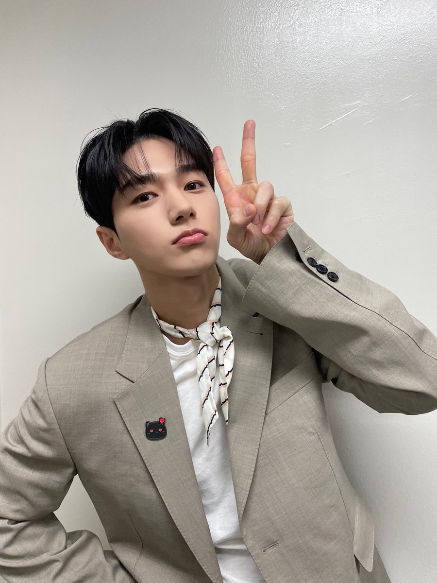 KIM MYUNGSOO(L) tweet media