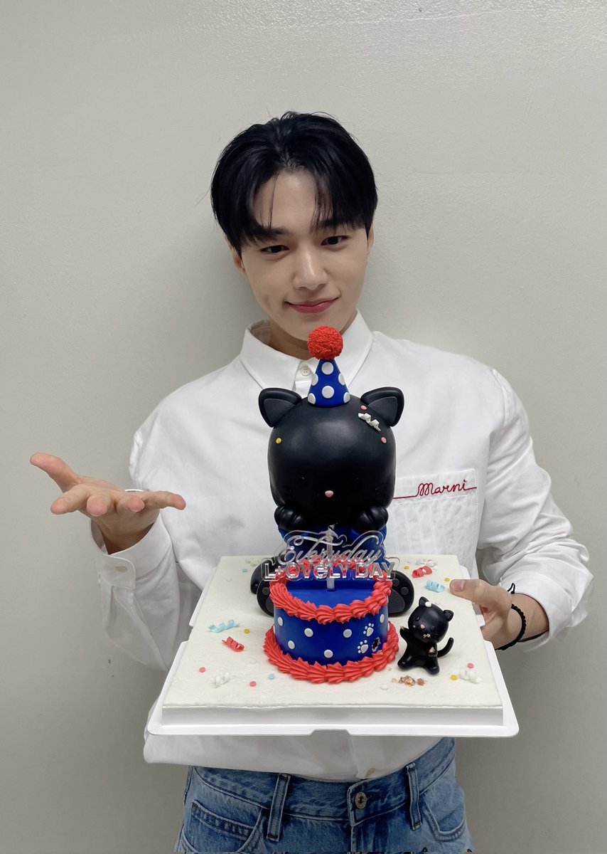 KIM MYUNGSOO(L) tweet media