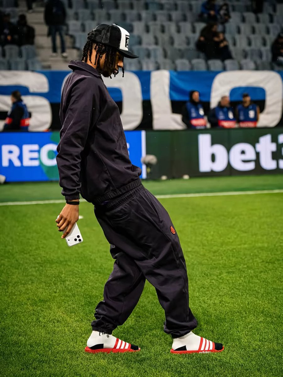 Footballtweet's tweet image. Yeah okay, Michael Olise is good at football. Very good, sure. 

But have you 𝗦𝗘𝗘𝗡 how cool he is? Mr. Nonchalant. 🥶