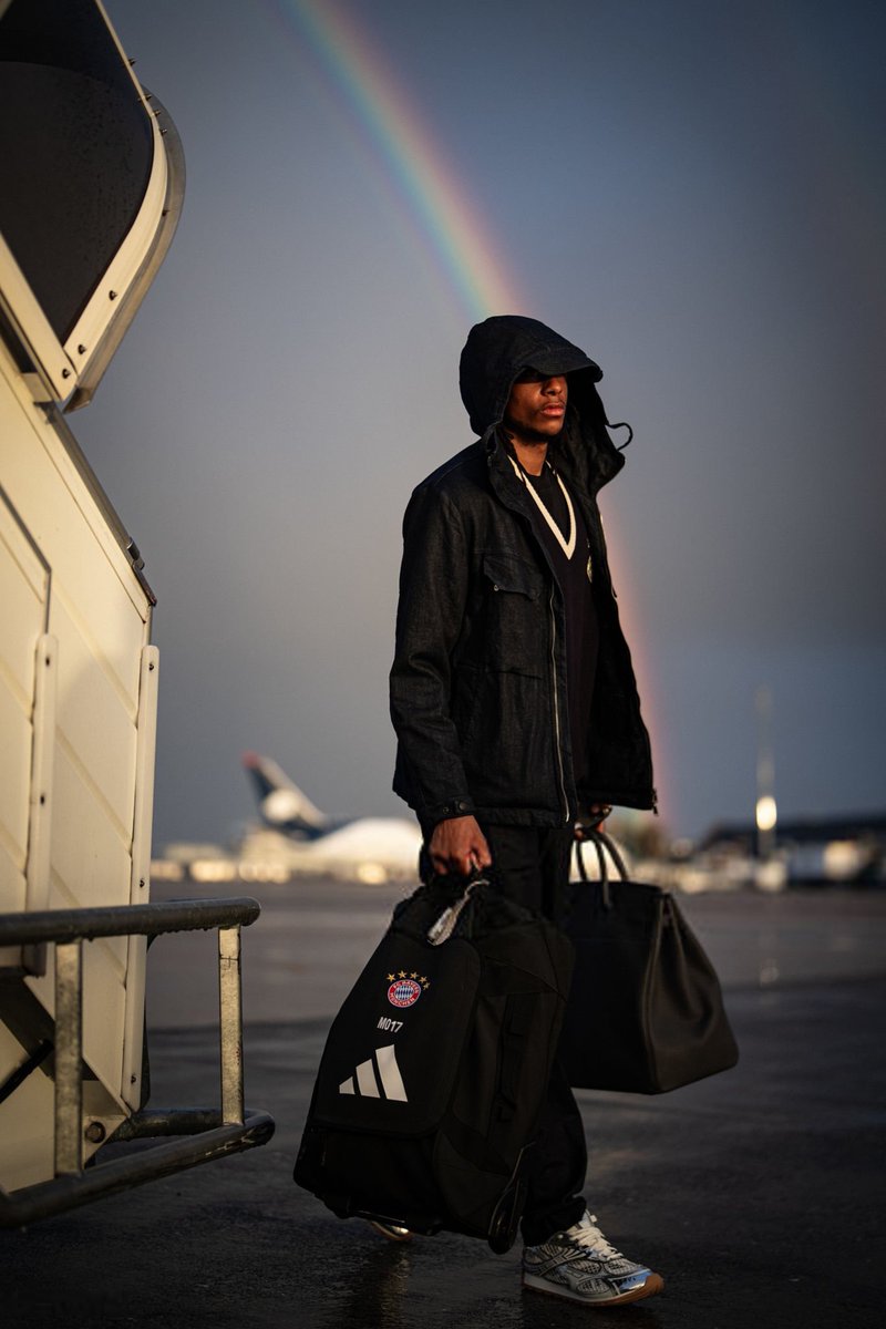 Footballtweet's tweet image. Yeah okay, Michael Olise is good at football. Very good, sure. 

But have you 𝗦𝗘𝗘𝗡 how cool he is? Mr. Nonchalant. 🥶