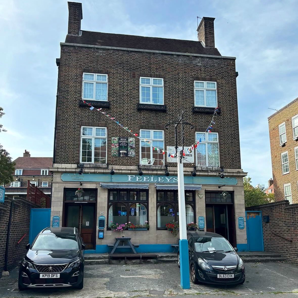LondonPubMap's tweet photo. Feeley’s
📍99 Union Rd, London SW8 2RF

There’s an old saying “if it’s not broke, then don’t fix it” which sums up this pub beautifully. Feeley’s is a family run pub that is a real part of the local community.

#irishpub #pub #LondonPub https://t.co/BmGSgK9ZLU