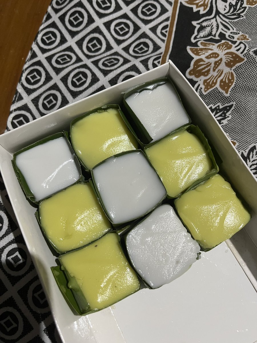qaum_adam's tweet photo. kue talam😋 https://t.co/wqvhyRPtaw