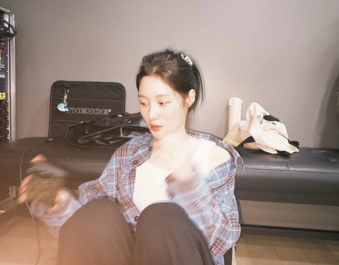 jung chaeyeon files tweet media
