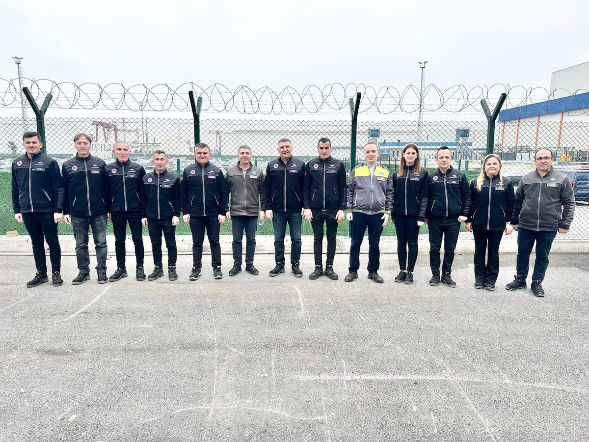 Bayramın birlik, beraberlik ve dayanışma ruhunu birlikte paylaşmanın mutluluğunu yaşadık.
Gölcük Şube Başkanımız Mehmet Şener ve Ford Otosan liderlerimizle bir araya gelerek bayramlaşmanın güzelliğini paylaştık.
Tüm emekçi arkadaşlarımızın ve ailelerinin bayramını kutluyoruz🌙