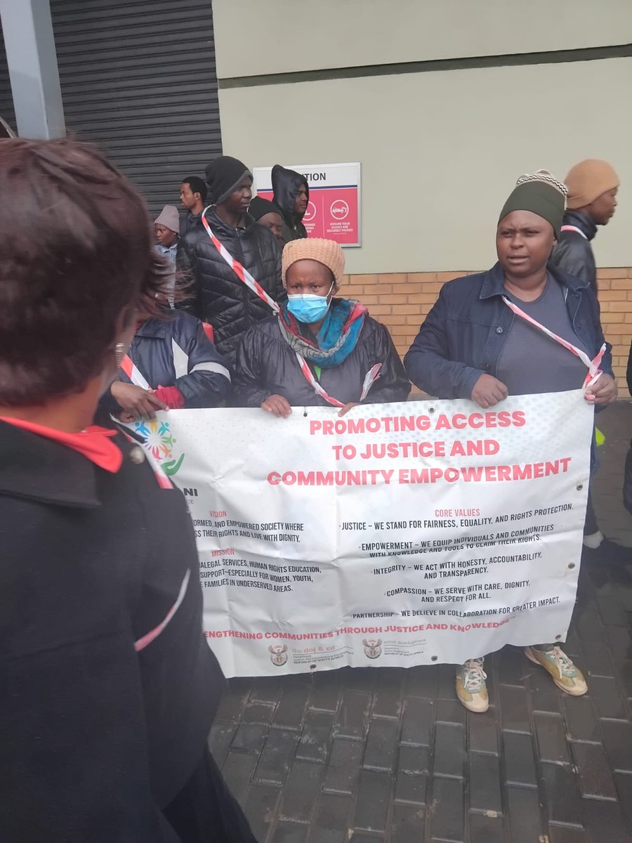 CapricornFMNews's tweet image. #CommunityProtest Scores of community members in Elim are staging a peaceful march today from Elim Mall to the Waterval Police Station to hand over a memorandum to  the police, raising concerns about unresolved murder cases and the lack of update from police.

The protest follows