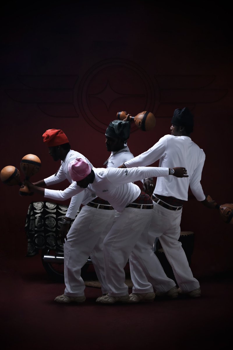 DÉLOCA CONNOISSEUR tweet media