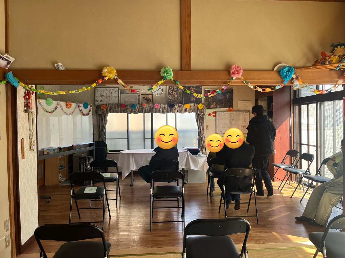 fs_beans's tweet photo. 明日は
卒業と成長を祝う会

保護者の方にも来ていただいて
卒業生には卒業のお祝いを
在籍生にはひとりひとりの成長をお祝いします

今日は会場設営
お花も届きました
みんなで準備したらとっても早い
予行練習もしました

明日　一緒にお祝いできることを嬉しく思います https://t.co/9gKh0vv2eD