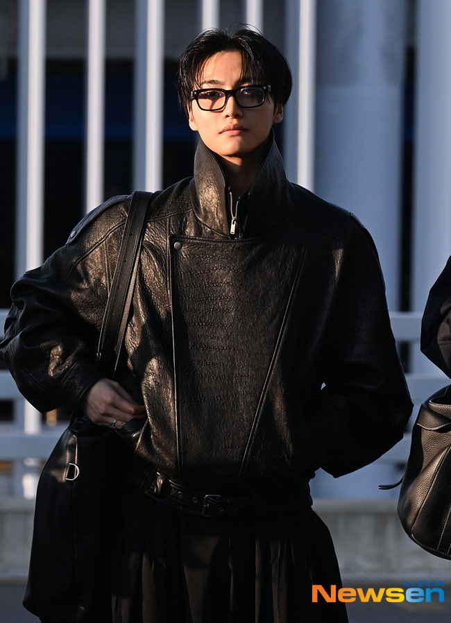 kingjoongah's tweet photo. always serving the elegant older model bf x impish younger dj bf aesthetic effortlessly https://t.co/OxgxHH6Ik5