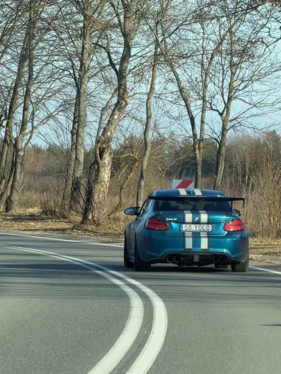 tomasz's tweet image. Zawsze cieszą fotki podesłane przez innych użytkowników dróg😎

To auto pomimo lat (pierwsze M2 to 2015 rok a Competition które niewiele się z wyglądu zmieniło to 2018) nadal wygląda świetnie😍

#spotted