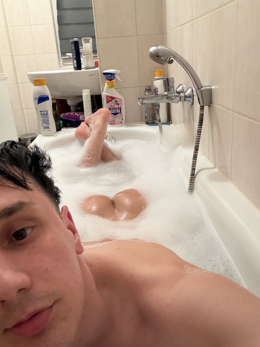 Power bottom 🍑 tweet media