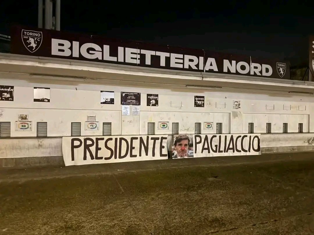 ILTOROSIAMONOI's tweet photo. 🔴Prosegue la contestazione al presidente Cairo https://t.co/2GbQdEIzPp