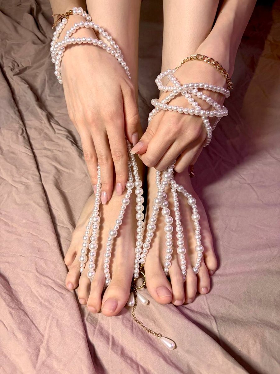 VI_MariKo's tweet photo. #feet #prettyfeet #longtoes #toes #feetfetish #footfetish #goddess #footworship #fyp https://t.co/OHzUqpYsYv