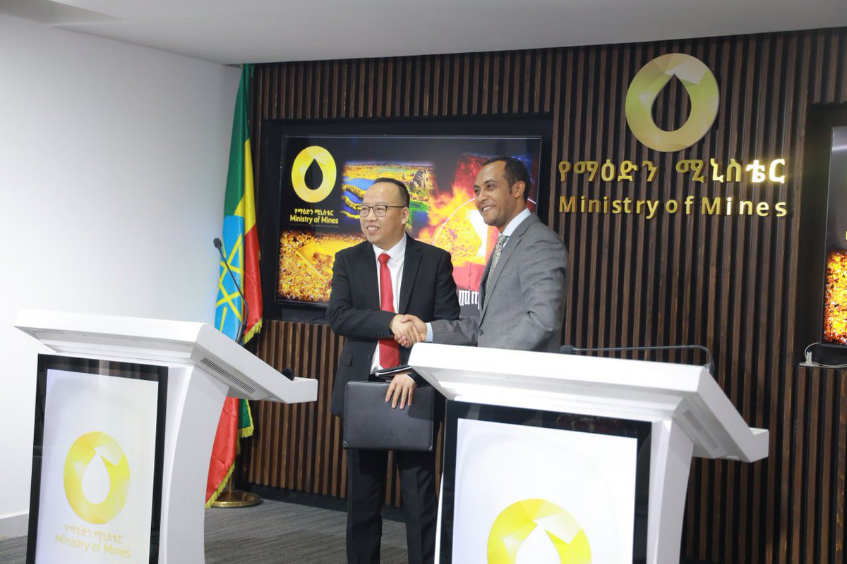 MinistryofMine_'s tweet photo. Three Companies Granted Mining Production Licenses.
Mining production licenses have been granted to three companies to develop key mineral resources  potash, iron, and Gold. 
#Invest  in Ethiopia 
#Mining # Licenses 
#Ethiopia https://t.co/esu6Q8jCRj