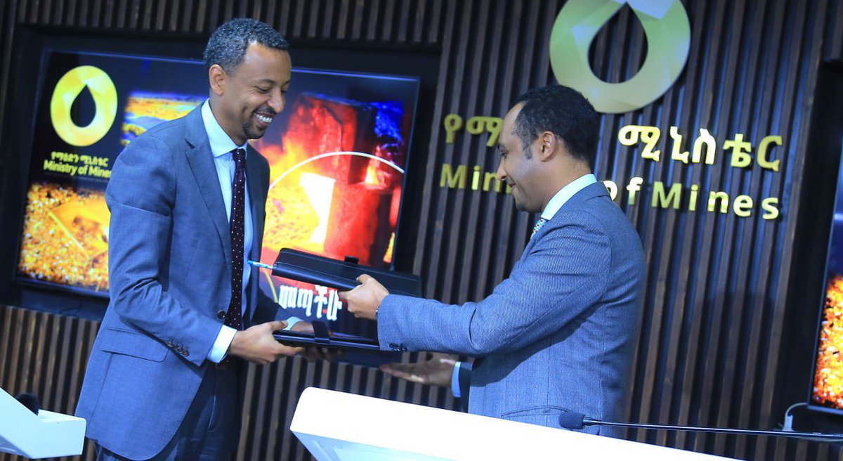 MinistryofMine_'s tweet photo. Three Companies Granted Mining Production Licenses.
Mining production licenses have been granted to three companies to develop key mineral resources  potash, iron, and Gold. 
#Invest  in Ethiopia 
#Mining # Licenses 
#Ethiopia https://t.co/esu6Q8jCRj