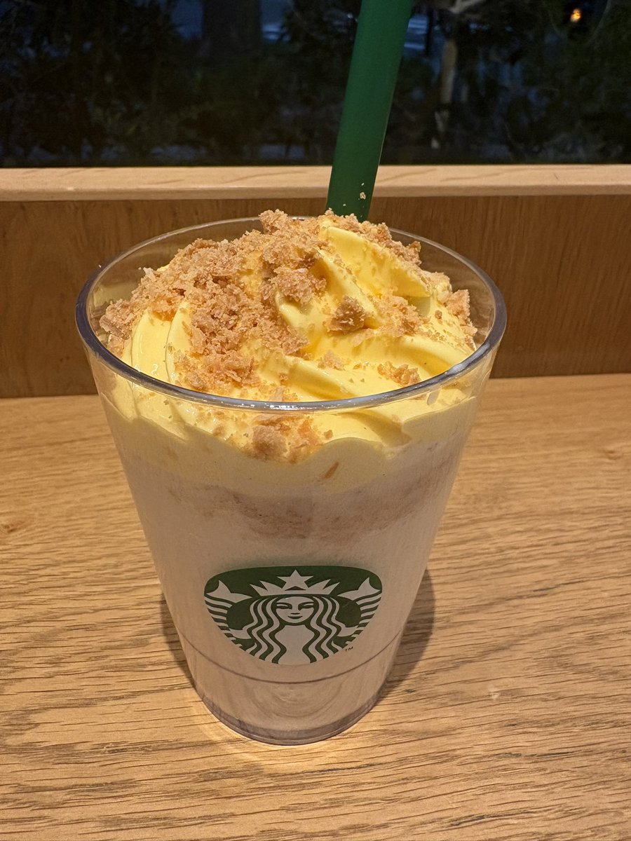 okashiS57's tweet photo. 仕事終わりに~
今日発売のシュークリームフラペチーノ https://t.co/HncBtTrPUz