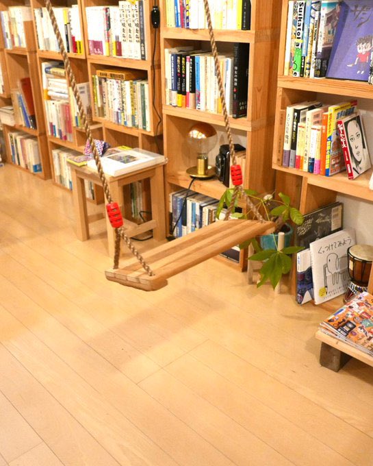 ご報告です。
納屋文庫 店主（父）は2026年3月7日に永眠いたしました。

本を通じて皆様と繋がれたことを、店主はとても喜んでおりました。温かく見守ってくださり心より感謝申し上げます。

納屋文庫は現在休業中ですが、私（息子）が引き継ぎいずれ再開します。

生前は誠にありがとうございました。