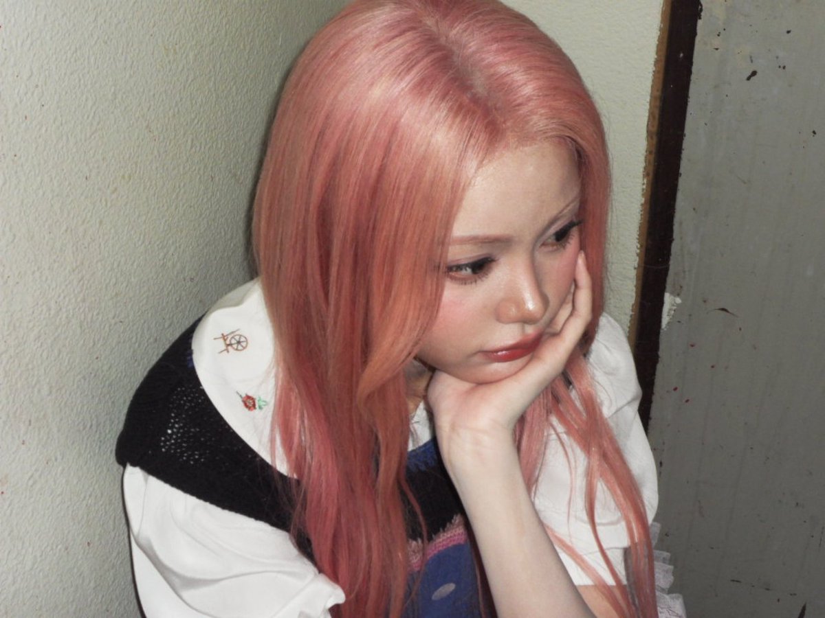 calmeqn's tweet photo. ͏
        Walking in with pinkeuu hair,
     a little sparkle, a little
     sugar sweetness wrapped in
     ribbons and quiet charm 𝜗ৎ
͏
͏https://t.co/6ikJjzSkbI