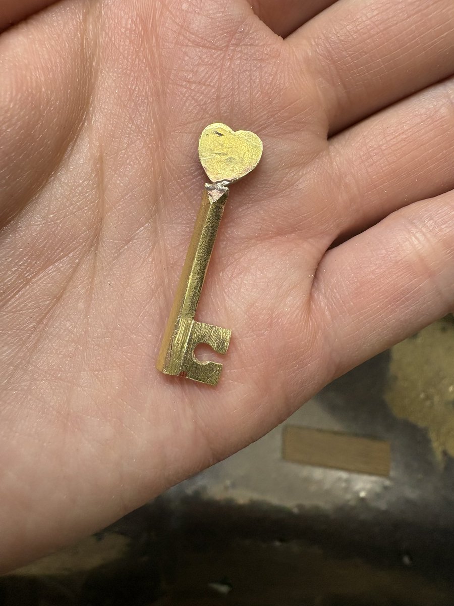 金属工房　たす tweet media