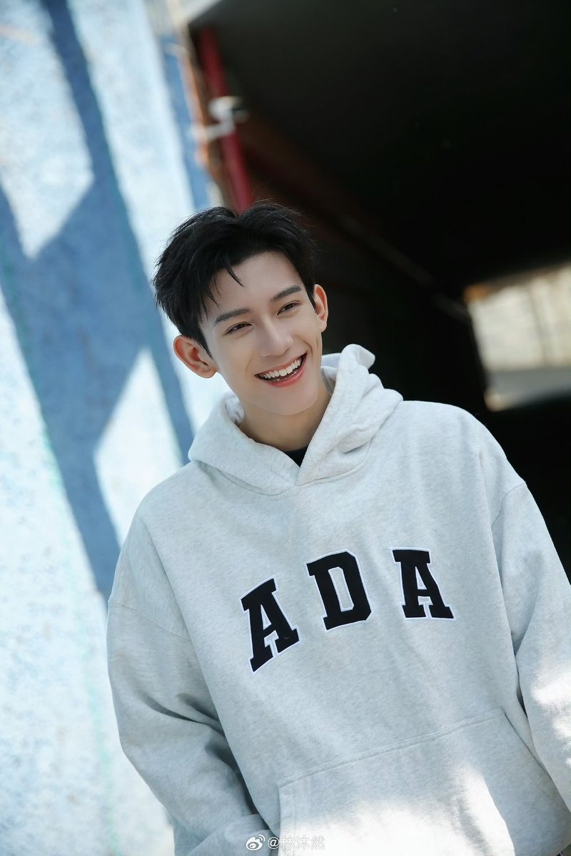 ManoodTingJeen's tweet photo. 🏆 ปี 2015 ได้รับรางวัลนักแสดงสมทบยอดเยี่ยม จากงาน China International Micro-film Festival(HangZhou) ครั้งที่ 3 

⭐️ช่องทางติดตาม
Weibo: 林沐然
Xiaohongshu: 林沐然

#林沐然 #LinMuran #หลินมู่หราน https://t.co/w4yvzS2IxI