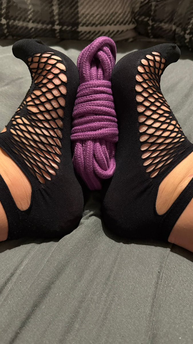 Solecommand96's tweet photo. @FeetFinder Good morning @feetfinder 😏 https://t.co/rnRRga6OO5
