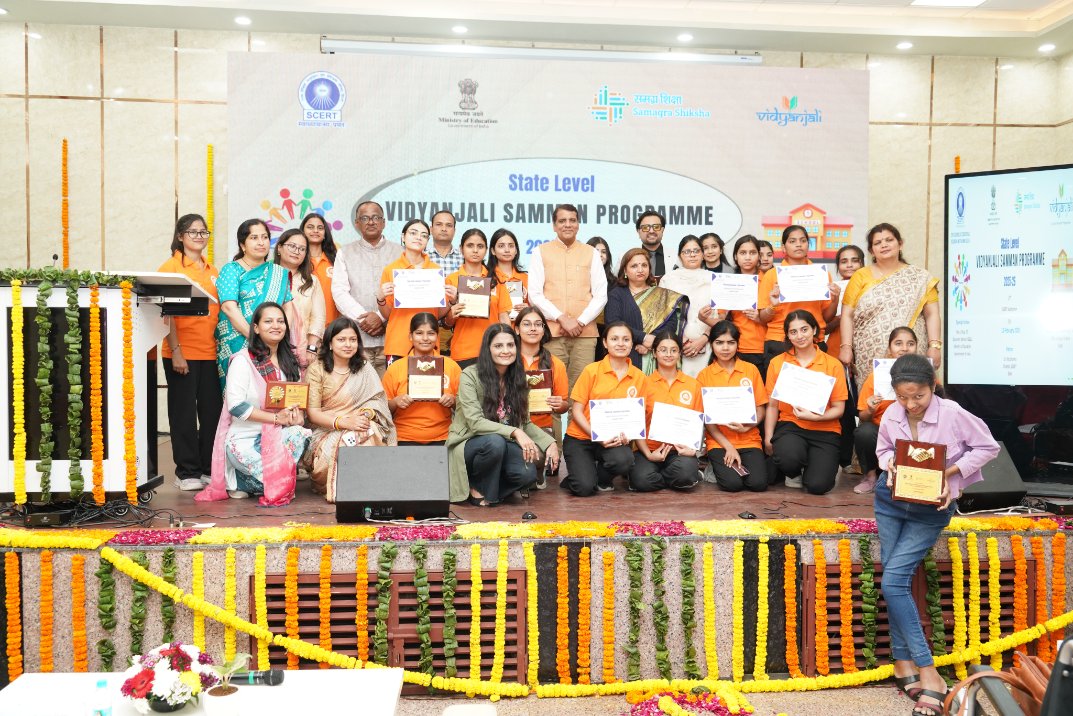 DietBhola's tweet photo. Heartfelt gratitude to @SCERT2021 authorities for honouring @DietBhola Student Teachers with prestigious awards for conducting maximum activities in #Vidyanjali.
@VidyanjaliDelhi
@vidyanjali_edu
#ViksitBharat2047
@ashishsood_bjp https://t.co/Yc4Yaid8M2