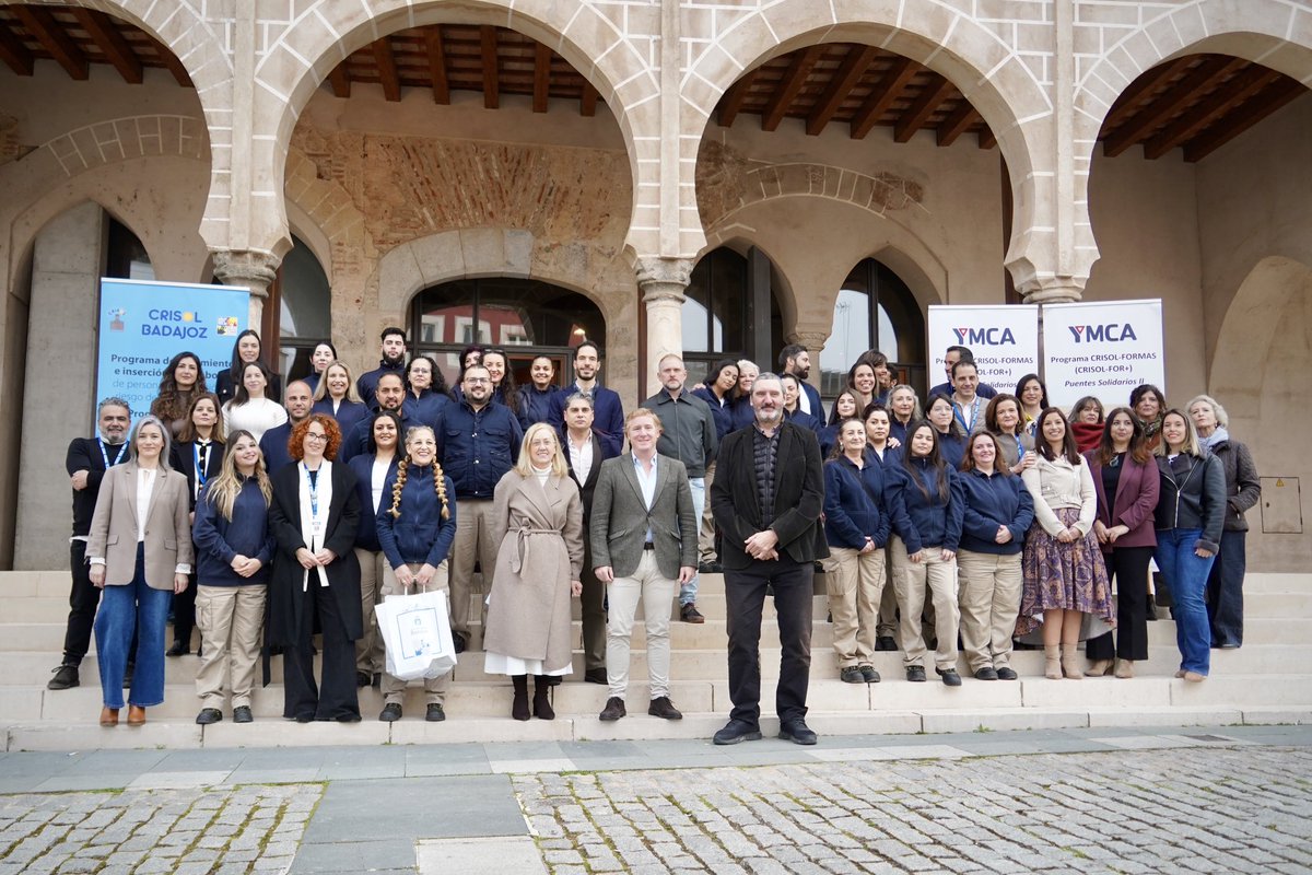 aytodebadajoz's tweet image. 👏 El programa #CRISOL ha contado esta edición con 30 alumnos para potenciar el crecimiento e inserción sociolaboral con personas en riesgo de exclusión social.

🗓️ Se ha desarrollado con #YMCA en el barrio de #SuerteDeSaavedra y en la #MargenDerecha en las especialidades de
