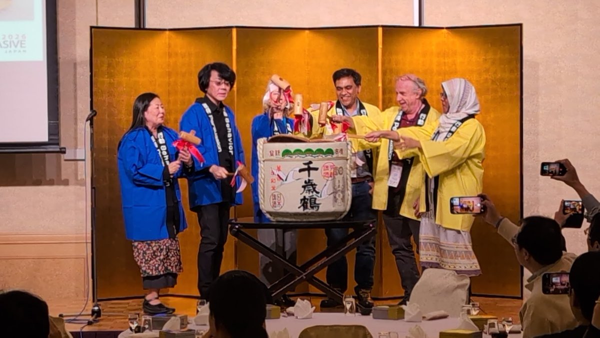 Persuasive tweet media