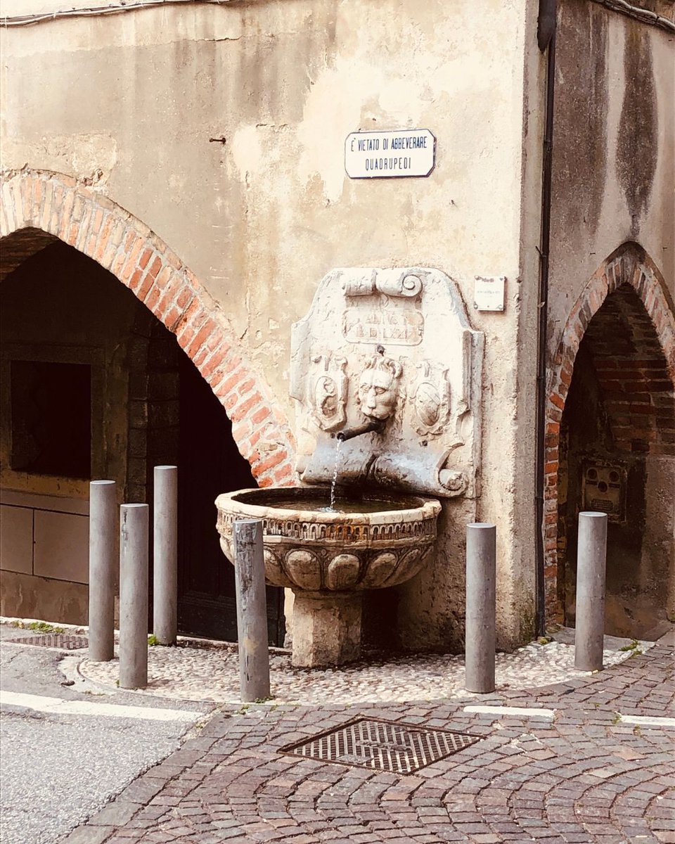 mccontentlab's tweet photo. Asolo, la Città dei Cento Orizzonti: portici, scorci eleganti, il Museo Civico, la Rocca, la Torre, e le storie di Caterina Cornaro, Eleonora Duse e Freya Stark. Pranzo da Pane Vino e San Daniele, poi tè e dolce al Caffè Centrale. 🤍 @monicacesarato @AlbertoFoodAd https://t.co/kWCHKsnub2