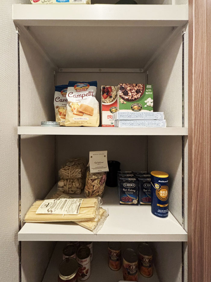 SugatsuneGlobal's tweet photo. SPE Series Shelf Standards
Adjustable shelving keeps pantry storage flexible.
With movable shelves, the height can easily be changed if storage needs increase or taller items need to be stored. https://t.co/79fK2T2zFw