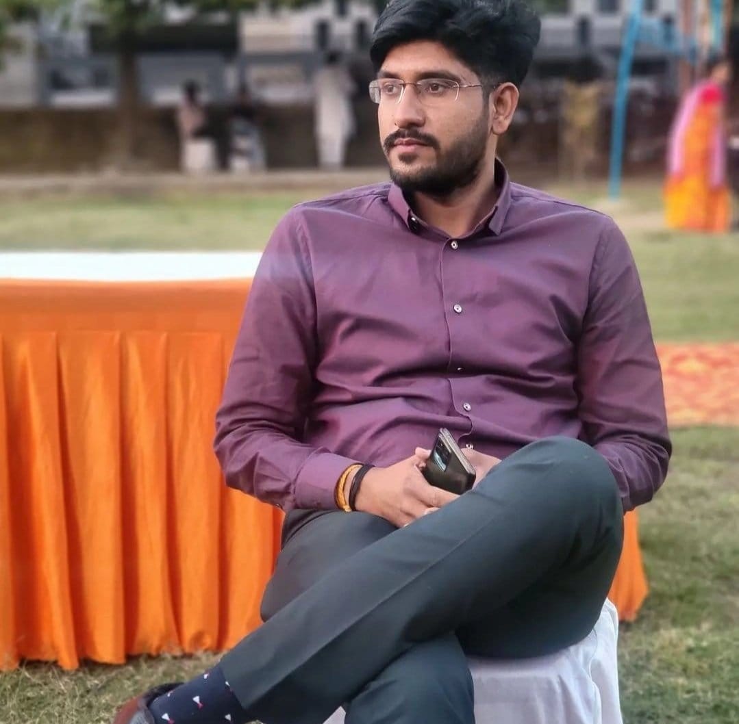 Nisha2522's tweet photo. छत्तीसगढ़ राष्ट्रवादी संघ के हमारे योद्धा साथी, मां भारती के लाल,  अभिषेक चौबे भाई @ramdootnikku को जन्मदिन की अशेष शुभकामनाएं!!🚩

प्रभु श्री राम जी की कृपा सदैव आप पर बनी रहे!
#HBDAbhishekChoubey https://t.co/VMhdgsujdn