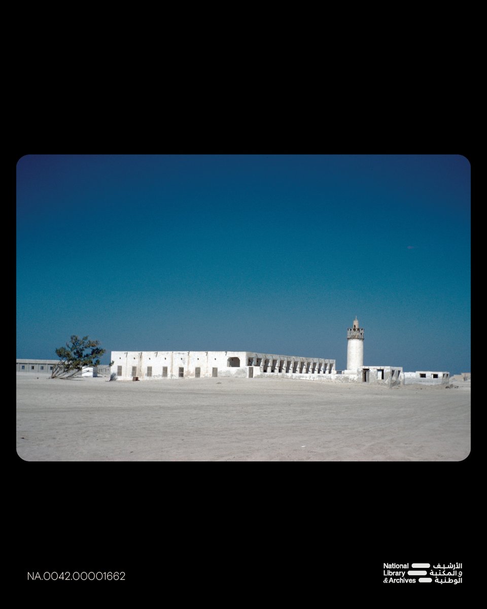 Nlauae's tweet photo. صور تاريخية خلال الفترة 1960 - 1962:

مسجد العتيبة في أبوظبي.

مياه الفيضانات تحيط بمسجد العتيبة في أبوظبي.

صورة التُقطت في أبوظبي ومسجد العتيبة يظهر في البعد.

د. ألان هوران

 © الأرشيف والمكتبة الوطنية لدولة الإمارات العربية المتحدة

للمزيد من الصور التاريخية زوروا https://t.co/OcoNG7N4Jf.

#الأرشيف_الرقمي_للخليج_العربي #الأرشيف_والمكتبة_الوطنية #ذاكرة_الوطن #الإمارات #تاريخ_الإمارات