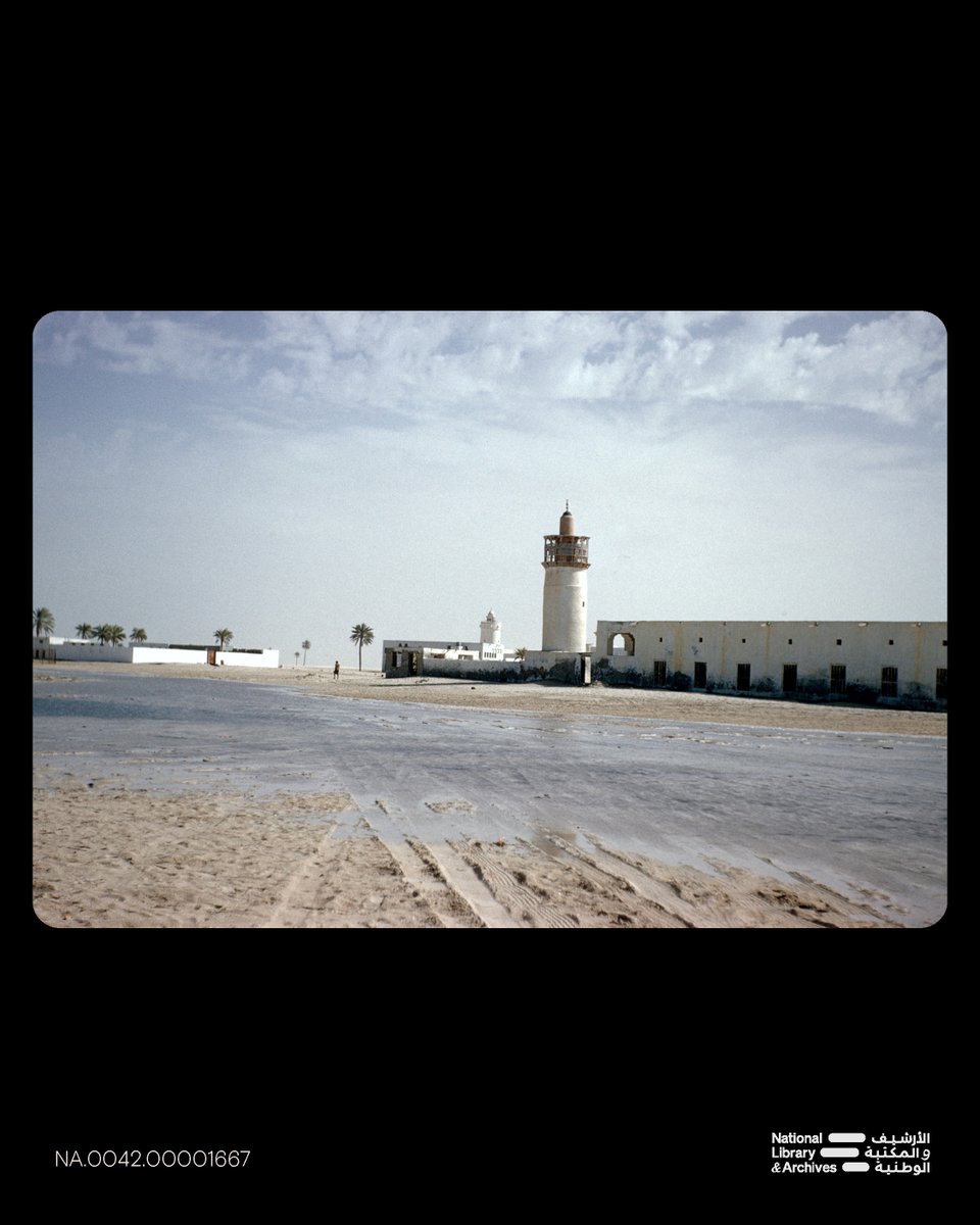 Nlauae's tweet photo. صور تاريخية خلال الفترة 1960 - 1962:

مسجد العتيبة في أبوظبي.

مياه الفيضانات تحيط بمسجد العتيبة في أبوظبي.

صورة التُقطت في أبوظبي ومسجد العتيبة يظهر في البعد.

د. ألان هوران

 © الأرشيف والمكتبة الوطنية لدولة الإمارات العربية المتحدة

للمزيد من الصور التاريخية زوروا https://t.co/OcoNG7N4Jf.

#الأرشيف_الرقمي_للخليج_العربي #الأرشيف_والمكتبة_الوطنية #ذاكرة_الوطن #الإمارات #تاريخ_الإمارات
