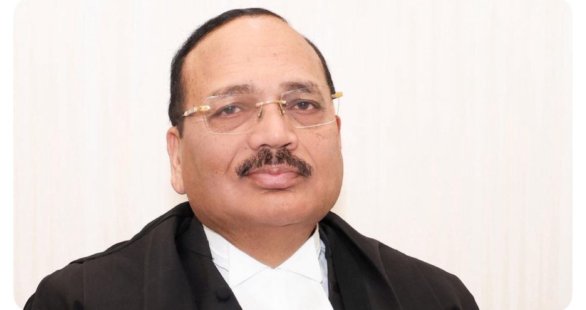 🚨 LANDMARK DECISION

CJI Surya Kant-led Supreme Court to deploy AI software for CASE LISTING and BENCH ALLOCATION, reducing human intervention in the registry process.

=> The move aims to improve TRANSPARENCY in the system. <a href="/LiveLawIndia/">Live Law</a> <a href="/barandbench/">Bar and Bench</a> <a href="/AshwiniUpadhyay/">Ashwini Upadhyay</a> <a href="/MLJ_GoI/">Ministry of Law and Justice</a>