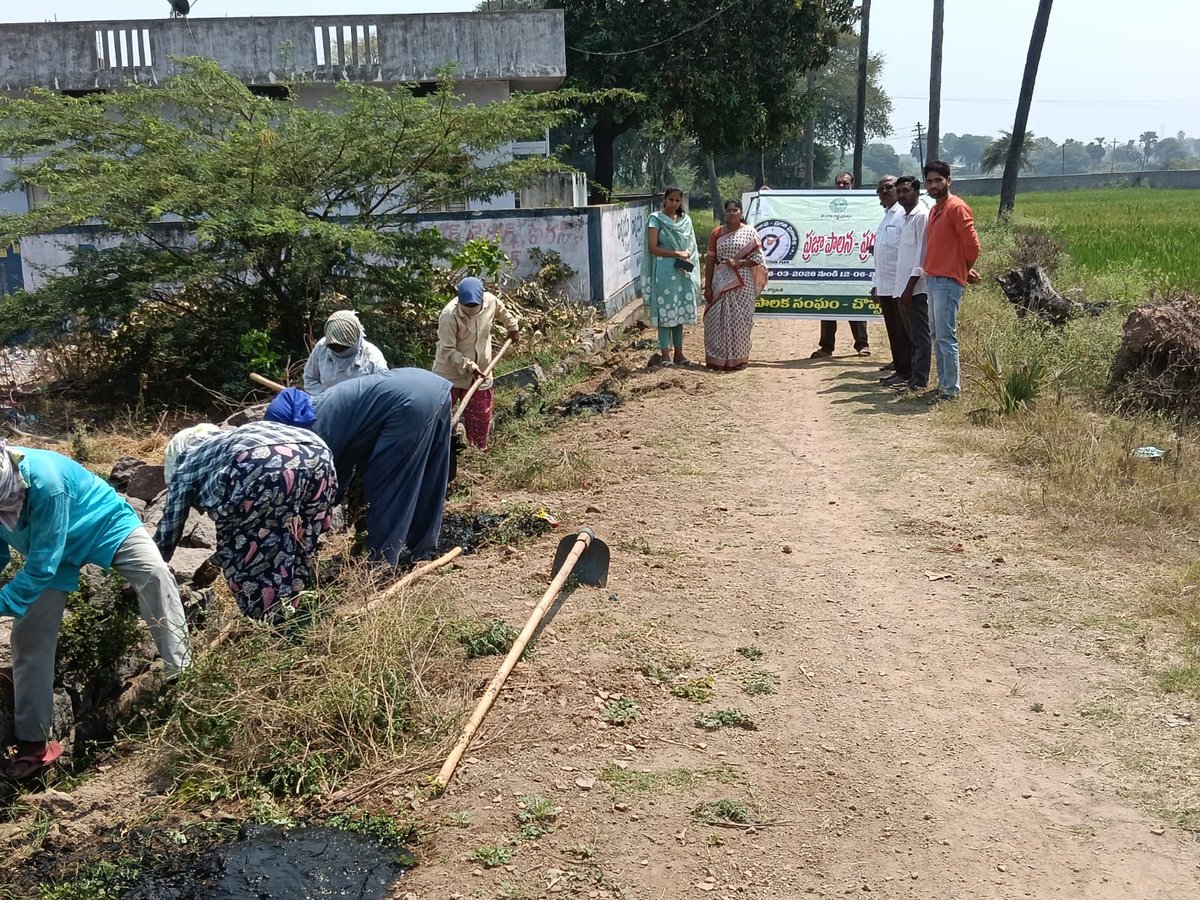 ChoppadandiMC's tweet photo. As apart of Praja Palana - Pragathi Pranalika -99 days program Conducted  Cleanliness Program &amp; Dryday- Friday program in 6th ward  @SwachhBharatGo
@SwachhBharat @MoHUA_India
@tksreedevi @cdmatelangana
@TelanganaCMO @RoopaMishra77 https://t.co/YoJaht1Sck