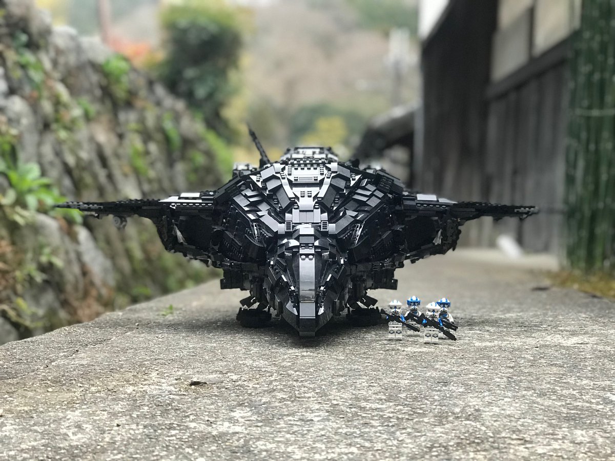 y_LEGO_y's tweet photo. 期末テスト終わりから一気に畳み掛けて、
今回も好きな映像🎬の機体できました。

「HALO」
過去イチ大きい作品です。
ギミックもたくさん。
みなさんと🖐️お話し出来るのをとっても楽しみにしています！よろしくお願いします。

#大阪ブロック展示会2026 https://t.co/XZAI46shAn
