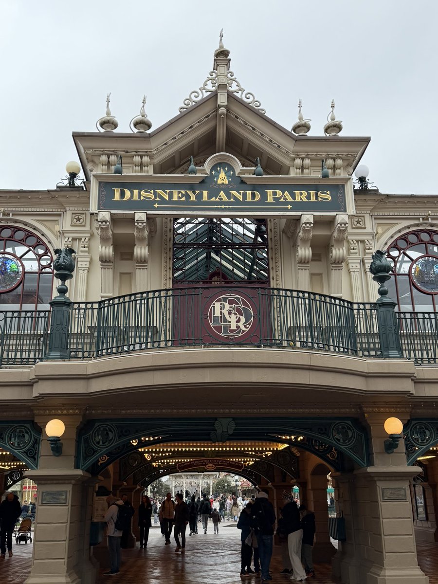 Disney Magic is real🫡❤️❤️
#ParisDisneyland