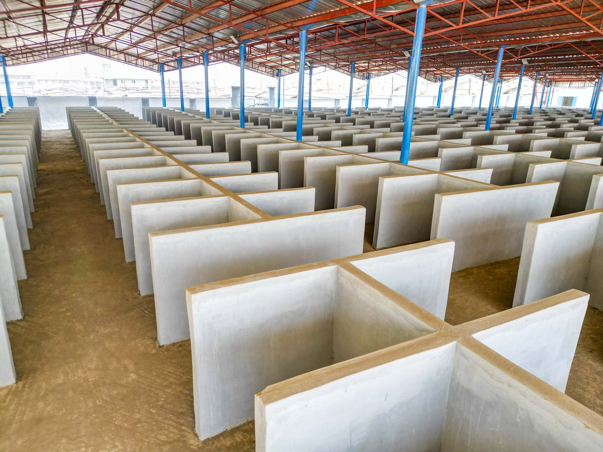 IamTheTownCrier's tweet photo. Completed Local Government Project Update: The construction of Modern Stalls and a Motor Park at Bodija Market, in Ibadan North Local Government Area in Oyo State under Governor Seyi Makinde. @seyimakinde
…540 Stalls allocated to Traders at no cost.
An update and pictures of the construction of Modern Stalls and a Motor Park at Bodija Market by Ibadan North Local Government Council.
The Ibadan North Local Government Council has completed the construction of modern stalls and a motor park at Bodija Market, providing improved trading spaces and better transport coordination within one of the busiest commercial areas in Ibadan.
The newly developed facility, named after Alhaji Chief Sunmaila Aderemi Jimoh, was officially opened with 540 stalls allocated to traders at no cost.
The initiative is part of the government’s efforts to improve the trading environment while addressing congestion and informal roadside trading around the Bodija axis.
During the opening, Governor Seyi Makinde emphasised that the government’s approach is to provide suitable alternatives for traders before enforcing environmental and urban management regulations.
According to Governor Makinde, the objective is to ensure that traders operating along roadsides have access to organised and safer trading spaces that support their businesses while maintaining environmental order in the city.
The provision of the modern stalls and the accompanying motor park is expected to ease congestion in the area, improve market organisation, and enhance access for both traders and customers. It also contributes to ongoing efforts to strengthen market infrastructure and promote orderly commercial activities across the city.
With the new facility now operational, traders can conduct their businesses in a more structured environment designed to support commerce, improve accessibility, and maintain cleanliness within the market area.
#MakindeIsWorking
#SeyiTheBeloved