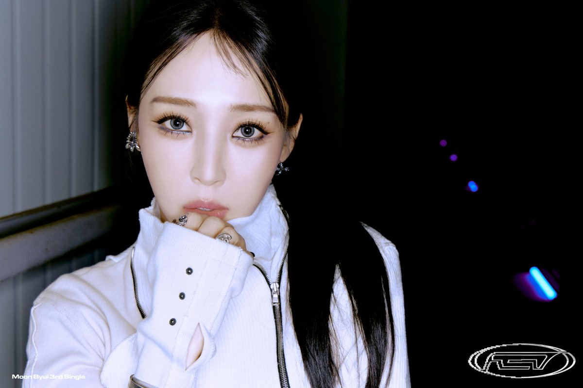 [#문별]

문별 (Moon Byul) 3rd Single [REV]

⛓️ 4TH LAP IMAGE ⛓️

2026.03.25 6PM (KST) RELEASE✔

#마마무 #MoonByul #REV