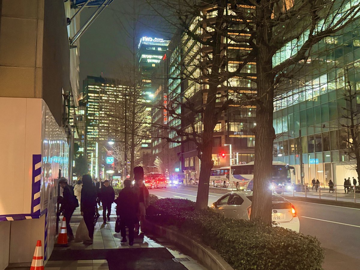 wo_arq's tweet photo. A cold winter night in Tokyo.
The lights of Tokyo Station shine softly in the quiet air.
#Tokyo #TokyoStation #WinterNight #TokyoWalk #JapanAmbience https://t.co/HKuNfQwwsM