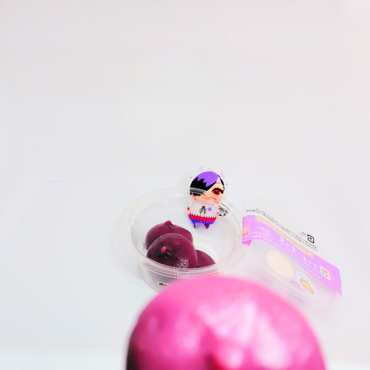 ぷての目の前で
ぷてみたいにまるっこくて小さいものを食べる

これはセブンの新製品さつまいもっち