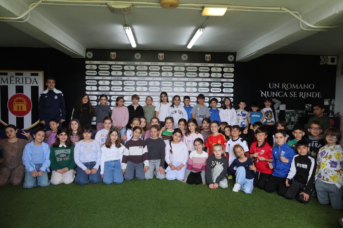 Merida_AD's tweet photo. 🏫 Ayer recibimos la visita de los alumnos y alumnas del colegio Cooperativa Santa Eulalia ✏️

👋🏼 Os esperamos esta tarde en el #MéridaDépor, romanos ⚪️⚫️

📸 https://t.co/azUJo9VRlk

📲 https://t.co/hArmqr9D2h https://t.co/XFFc2xiPVi