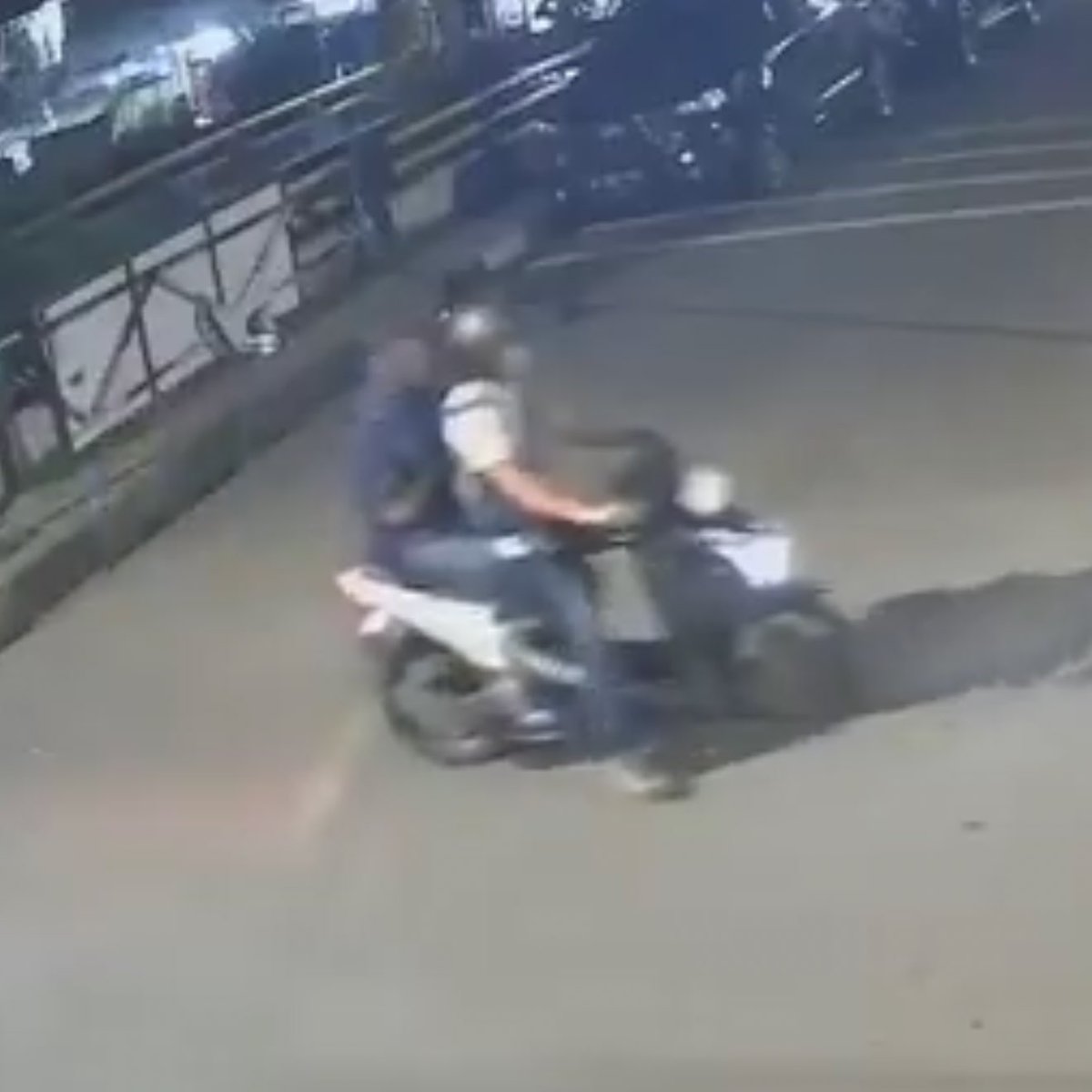 Turut berdukacita atas insiden tersebut. Apabila negara memang serius menangani kasus tersebut, rasa-rasanya mudah sekali untuk mengidentifikasi siapa mereka. CCTV di Jakarta syukurnya tidak terlalu sedikit, sehingga baik adanya jika dikumpulkan dari berbagai sudut pandang,