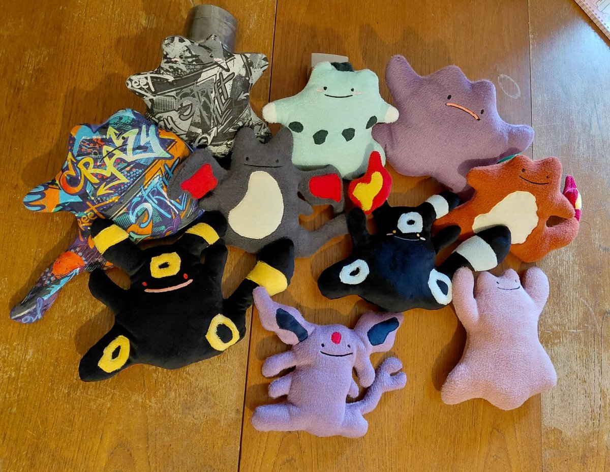 Lasciva_peluche's tweet photo. Need a stretchy squishy companion to play POKOPIA with ? 
I still have a herd of dittos that I made a while ago with me !
Prices range between 20 to 60€ (shipping not included), DM me if interested ! I'll post more photos of the goofy guys too :) https://t.co/JrbCRajpCk